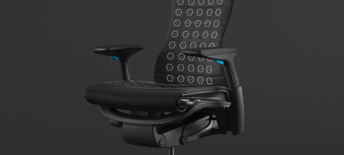 An animation highlighting the Embody Gaming Chair’s even pressure distribution, overlaid on a photo of the chair on a black background.